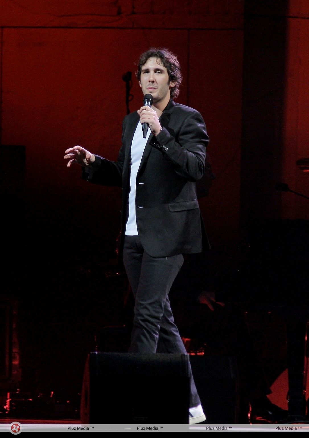Josh Groban performs at the Bank Atlantic Center | Picture 111498